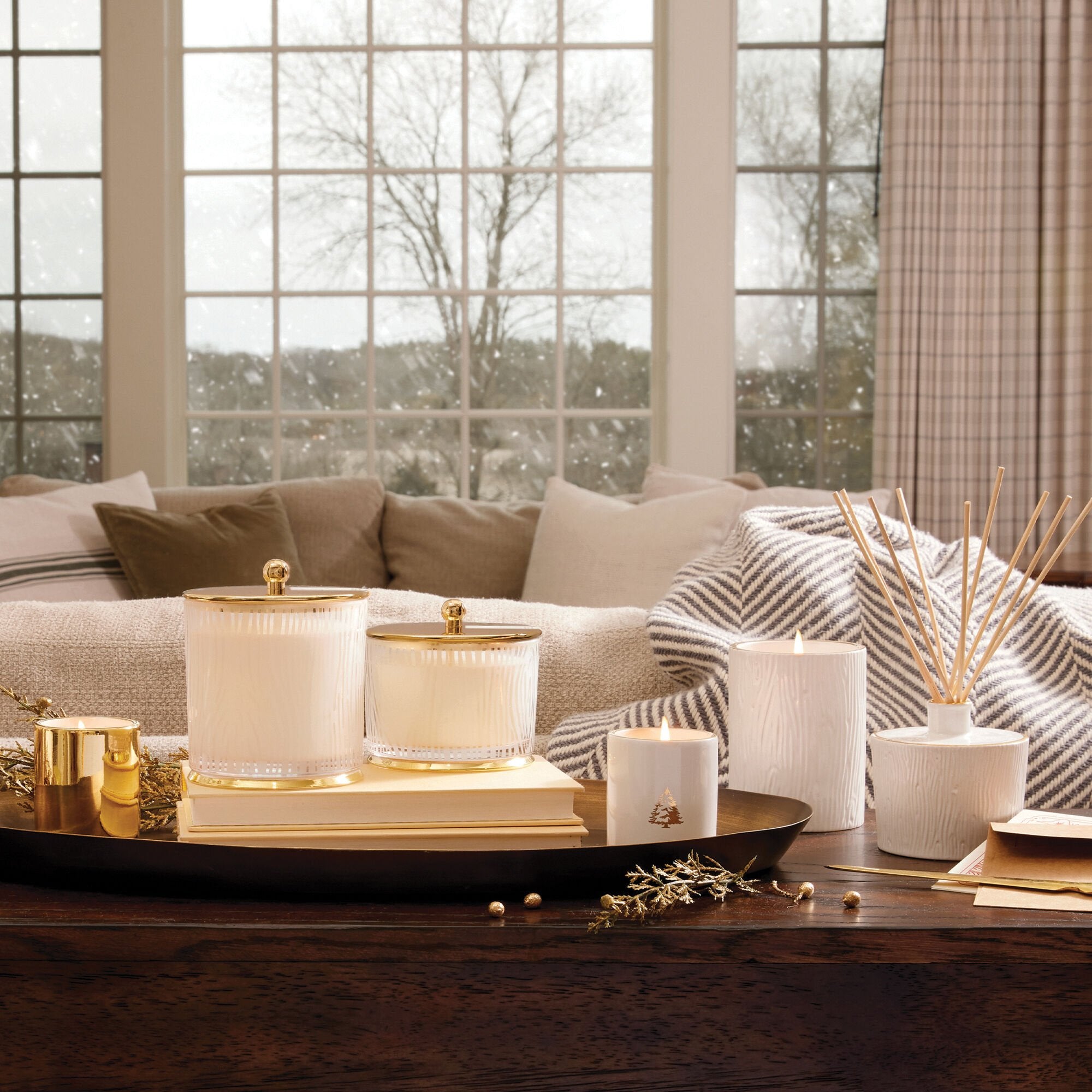 Frasier Fir Large Frosted Wood Grain Candle - Image 3